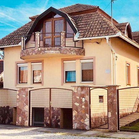 Aranylo Apartmanhaz Hajdúszoboszló Exteriör bild